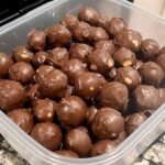🍫 No-Bake Chocolate Peanut Butter Balls (1 Point Each)
